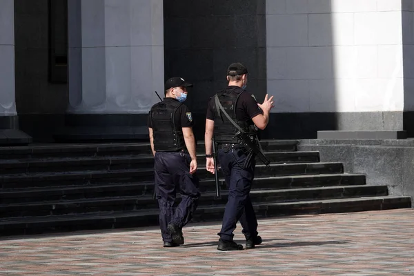 Kiev Ucrânia Agosto 2020 Policiais Guardam Verkhovna Rada Ucrânia Edifício — Fotografia de Stock