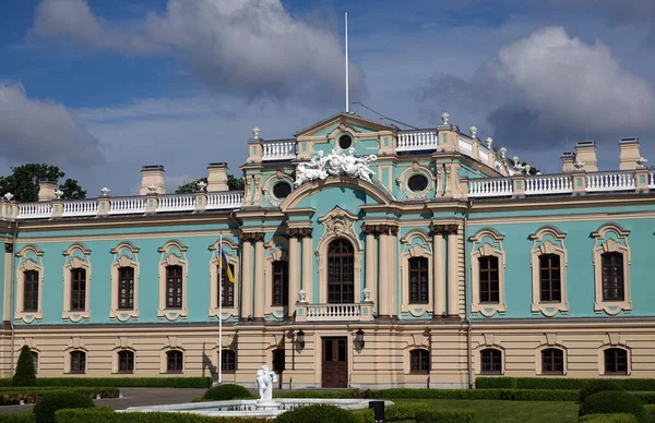 Kyjev Ukrajina Června 2021 Fasáda Budovy Mariinského Paláce Rekonstrukci Kyjevě — Stock fotografie
