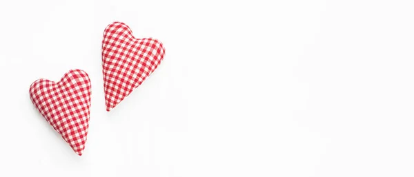 Знамя Дня Святого Валентина. Два мягких красных сердца на белом фоне. Плоская композиция. Вид сверху, пространство для копирования Стоковое Изображение