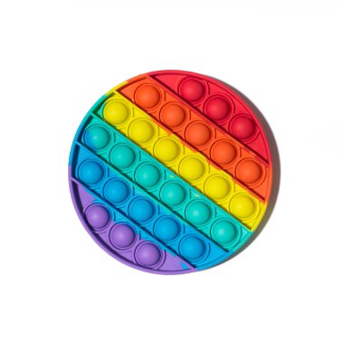 Yuvarlak renkli Pop it toy. Beyaz arka planda izole edilmiş yeni popüler silikon anistress oyuncağı. En küçük üst görünüm