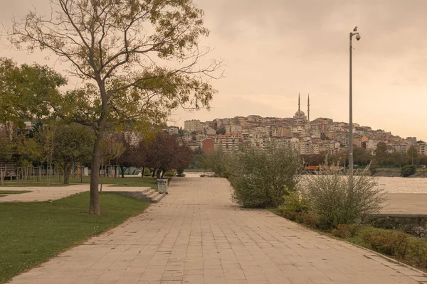 İstanbul, Türkiye 'den şehir ve sokak manzarası, 2018 — Stok fotoğraf