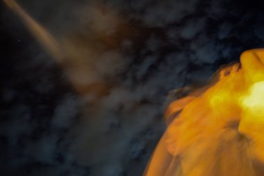 Soyut gece gökyüzü ve fantezi güneş arkaplan panoramik görünümü