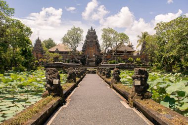 Ubud, Bali 'deki tarihi Budist tapınağı, Endonezya 2019