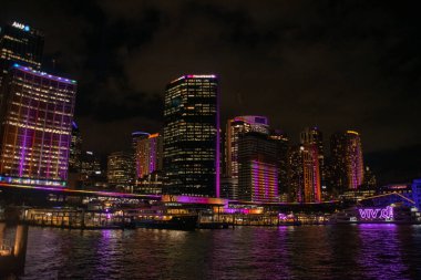 Sidney 'den 2019 yılının Şubat ayında gece panoramik şehir manzarası