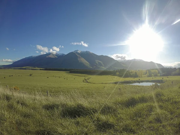 LANDSCAPE PANORAMIV WIDOK, NIEKTÓRYCH I SKY BACKGROUND — Zdjęcie stockowe