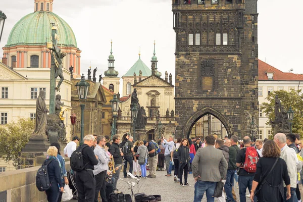 Панорамный обзор, Карло Бридж из Праги, Чешская республика, сентябрь 2019 г. — стоковое фото