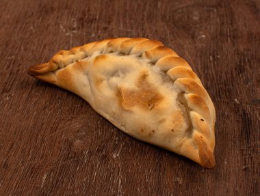 Geleneksel Arjantin börekleri masada, et, tavuk ve sebze