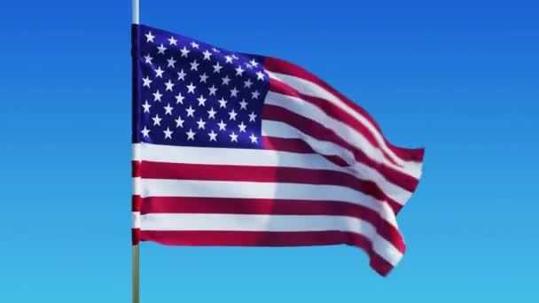 Bandera de los Estados Unidos con el telón de fondo del cielo despejado — Vídeos de Stock