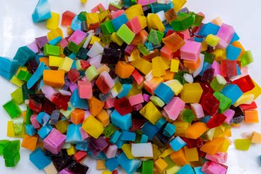 küçük renkli, parlak sabun kalıpları sabun yapmak için.