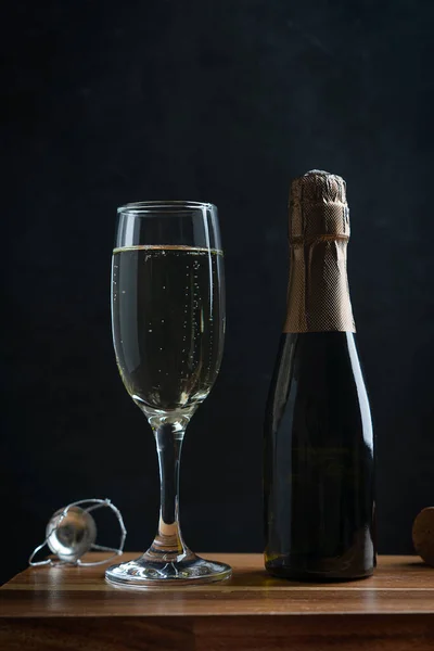 Koud Wit Prosecco Sprankelende Champagne Geserveerd Hoog Drinkglas Met Kleine — Stockfoto