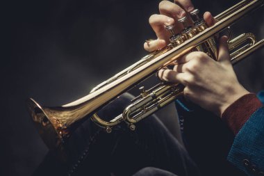 Yakın planda müzikal trompet