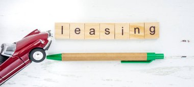 Küresel Kiralama Günü. Güzel bir geçmişi olan kalem ve araba kiralama.