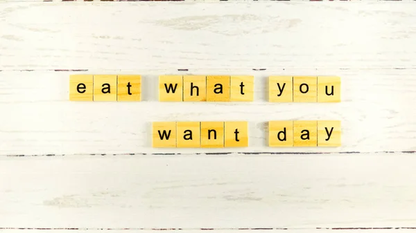 Eat What You Want Day Words Aus Holzwürfeln Mit Buchstaben Stockbild