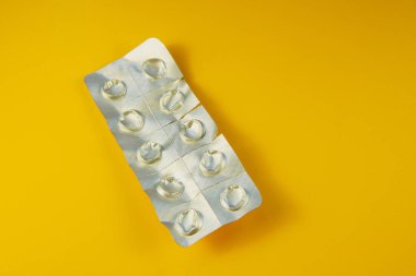 Boş alüminyum folyo tabletleri paketi. Kullanılan tablet paketleme.