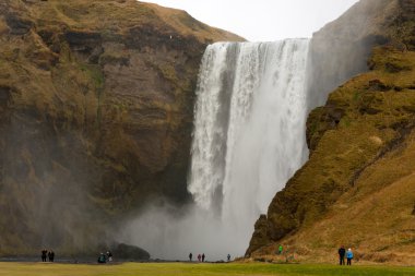 insanlar skogafoss art arda sıralı peyzaj