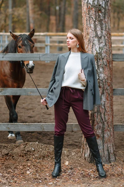 Girl Rider Standing Next Horse — Stock Photo, Image