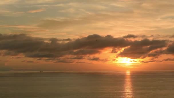 Beautiful sunset on the sea with boat on the horizon. — Wideo stockowe