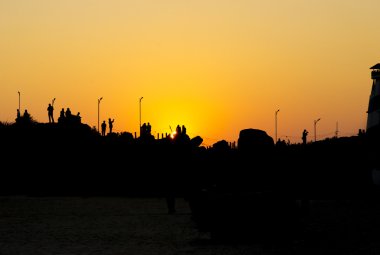 Günbatımı insanlar gölgeler tatil