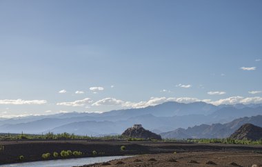 Castle Rock'da yüksek dağlar arasında