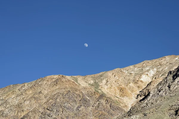 Księżyc nad Gór Skalistych — Zdjęcie stockowe