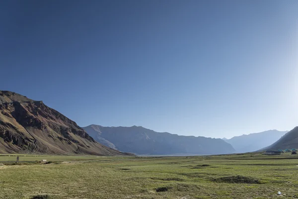 上午的绿色喜马拉雅山谷 — 图库照片