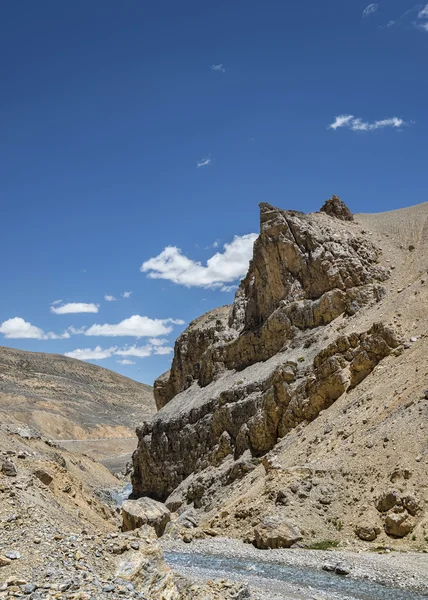 Fiume nelle montagne del Ladakh — Foto Stock