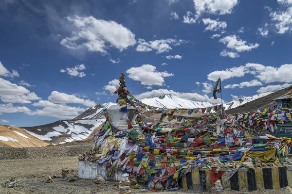 Taglang La pass in Ladakh bergen 5400 meter — Stockfoto
