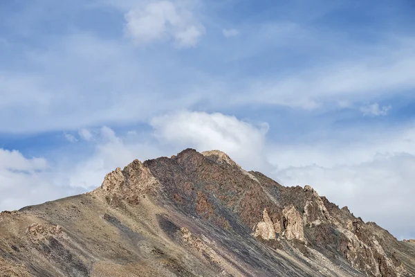 Ragged mountain ridge — Stock Photo, Image