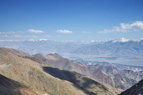 Aerial view to mountain range and valley of Leh — Stock Photo, Image