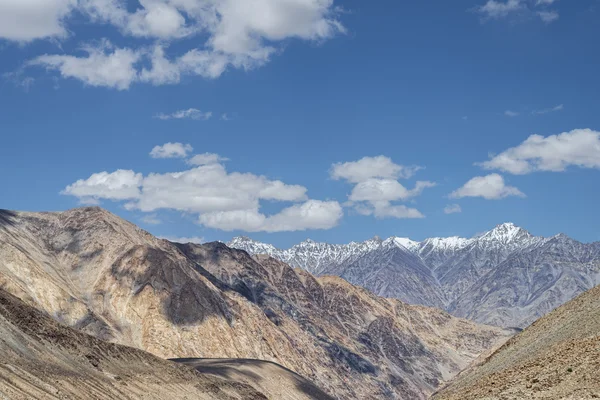 雄伟的喜马拉雅山的山峰山脉 — 图库照片