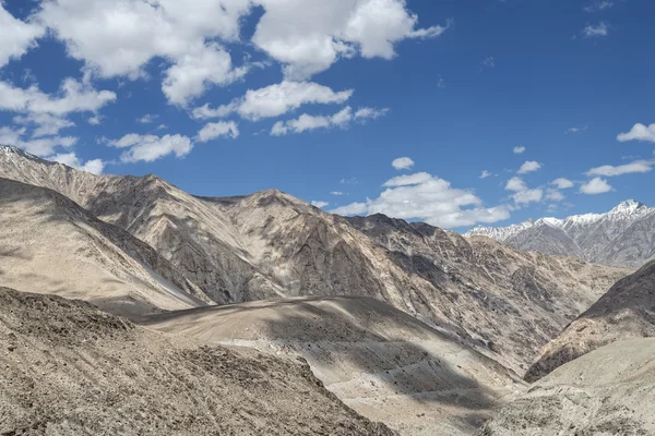 Montagne desertiche del Piccolo Tibet — Foto Stock