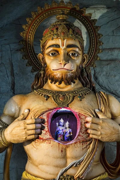 Illuminated statue of Hanuman showing Rama and Sita — Stock Photo, Image