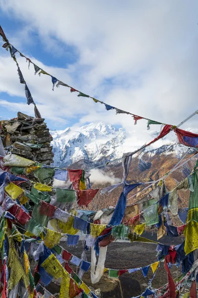 Banderas de oración en la Cumbre del Himalaya — Foto de Stock