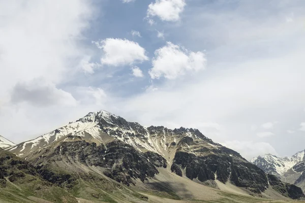 Scenery view of Himalayan snow capped mountains — Stock Photo, Image