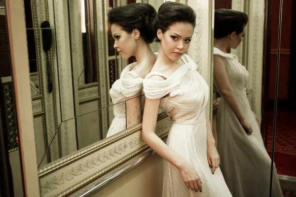 Romantic girl in the elevator — Stock Photo, Image