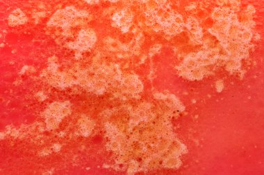 Kırmızı üzeri yağlıboya