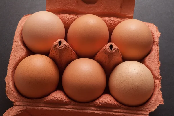 包裹里的鸡蛋 — 图库照片