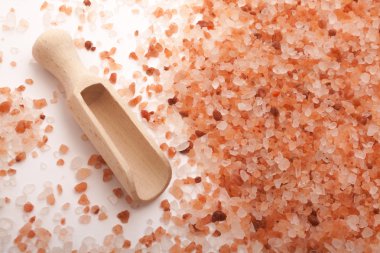 Himalaya tuzu beyaz arkaplanda