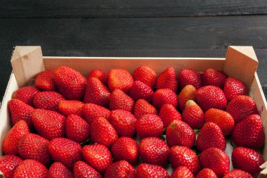 Çilek arka planda stüdyo