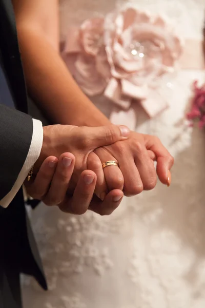 Bruiloft handen — Stockfoto