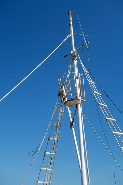 Традиционная греческая рыбацкая лодка — стоковое фото