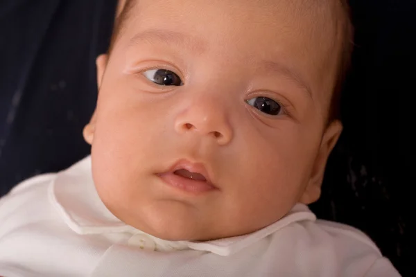 Cuidado del bebé primer plano retrato —  Fotos de Stock