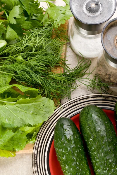 Salata yemek kompozisyon tatlı salatalık ile