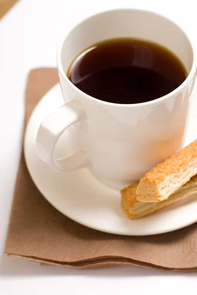 çay bardağı ile tabak kurabiye