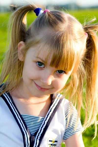 La chica sonriente primer plano —  Fotos de Stock