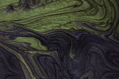 Yeşil ve mavi çoklu krom ışıltılı soyut arkaplan. Makyaj konsepti. Sıvı lakların güzel lekeleri. Sıvı sanat, dökme teknikleri..