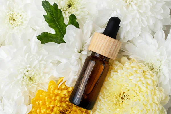 Bottle Cosmetic Brown Transparent Glass Natural Oil Floral Backround Zero — Stock Photo, Image