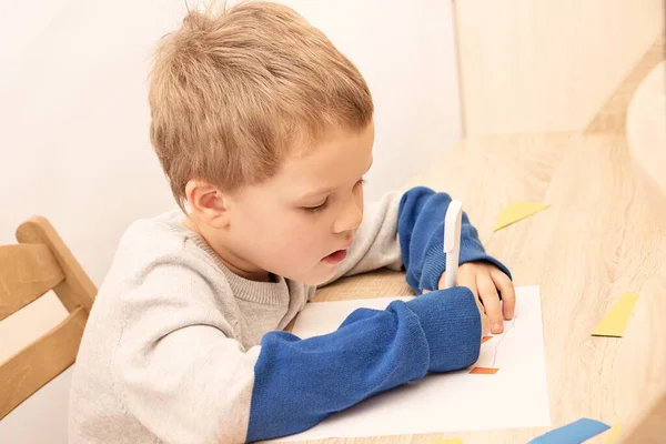 Little Boy Sitting Table Draw Concept Home Education Development Activities — Stock Photo, Image