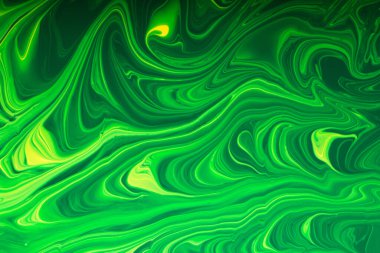 Soyut yeşil ve sarı arka plan, malakit gibi görünüyor. Makyaj malzemesi. Sıvı tırnak lekelerinin güzel lekeleri..