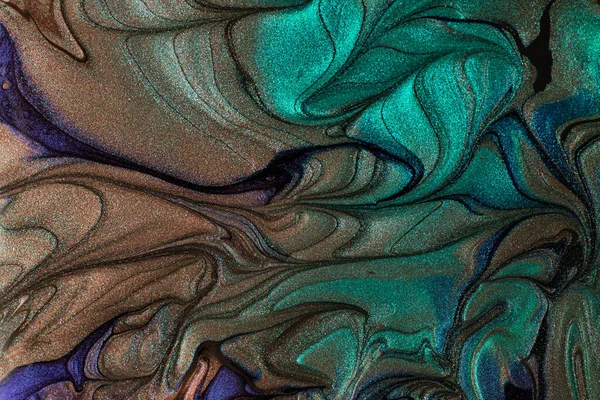 美しい光沢のあるターコイズは 液体の爪の汚れを研磨します 縞模様の塗料の質感 流体芸術技術における爪の漆の流れの背景 — ストック写真